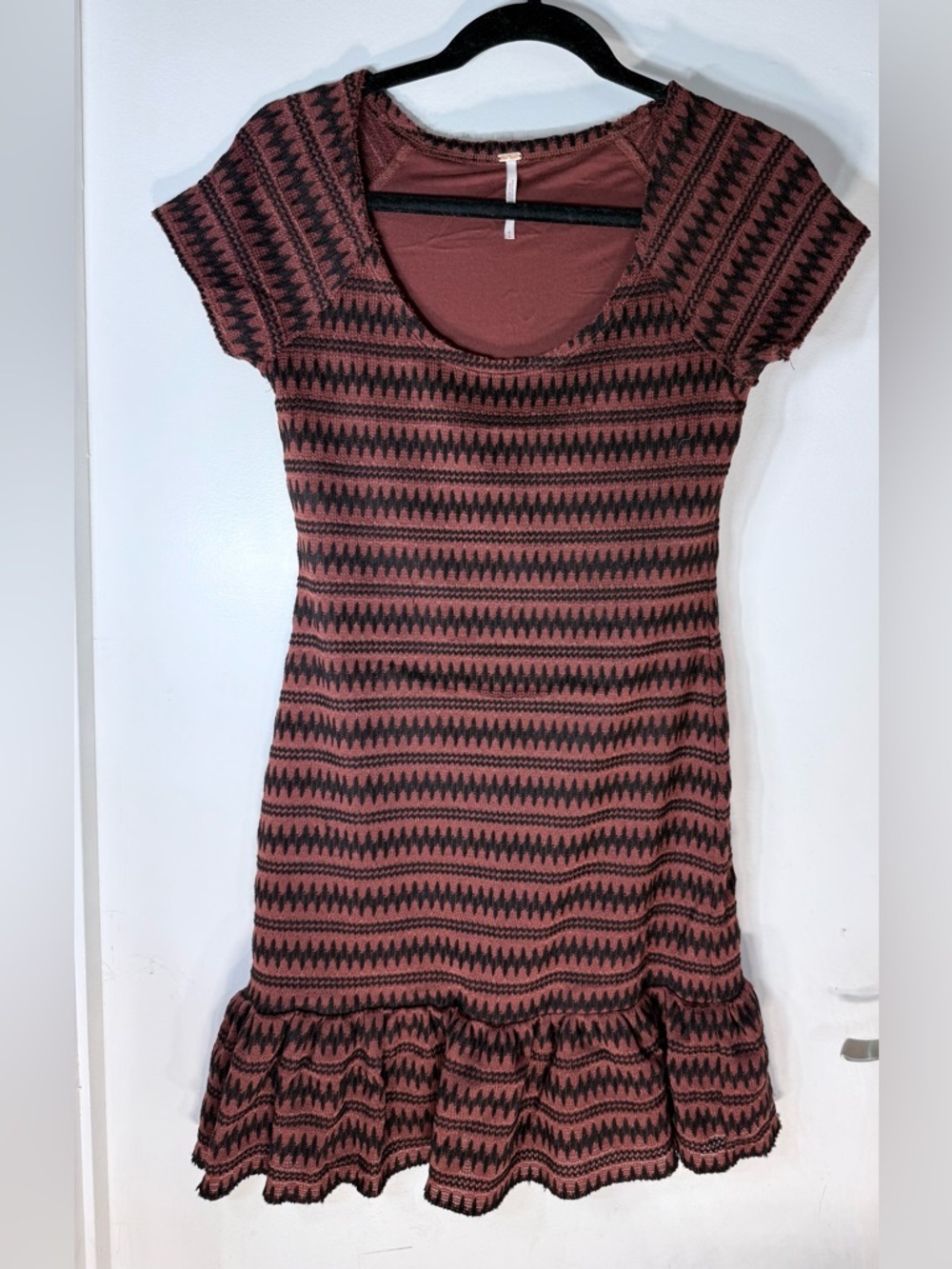 Free People Boho Mini Dress Rust Black Pattern Ruffle Hem Size M - Picture 2 of 5